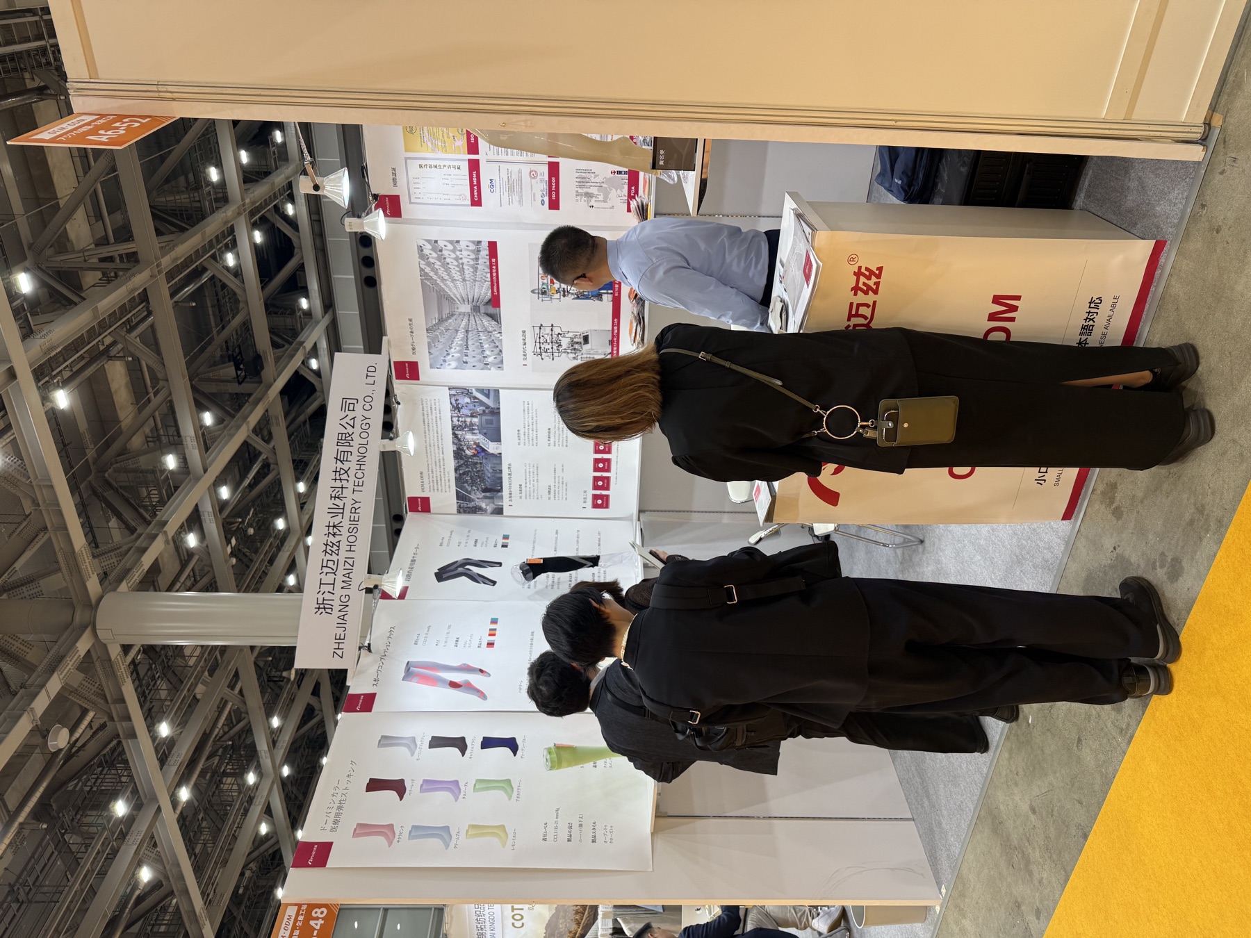 Visitors meeting the MAIZI team at FaW TOKYO October 2026